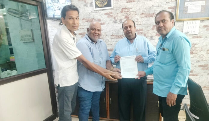 'Gaddar' film awards should be extended to Urdu language films as well