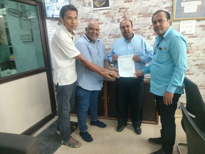 'Gaddar' film awards should be extended to Urdu language films as well