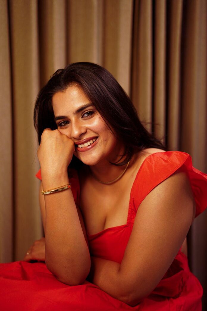 Telugu actress Kavya Kalyan Ram is shaking up social media with her glamorous photos.