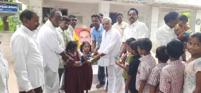 YSR's services are memorable: TPCC General Secretary Palle Srinivas Goud