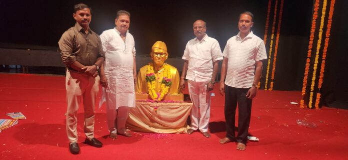 Konda Laxman Bapuji's biography should be included in textbooks: Gunti Nagesh