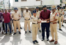 సమయస్ఫూర్తితోనే పోలీసుల సేవలు Police services driven by presence of mind.